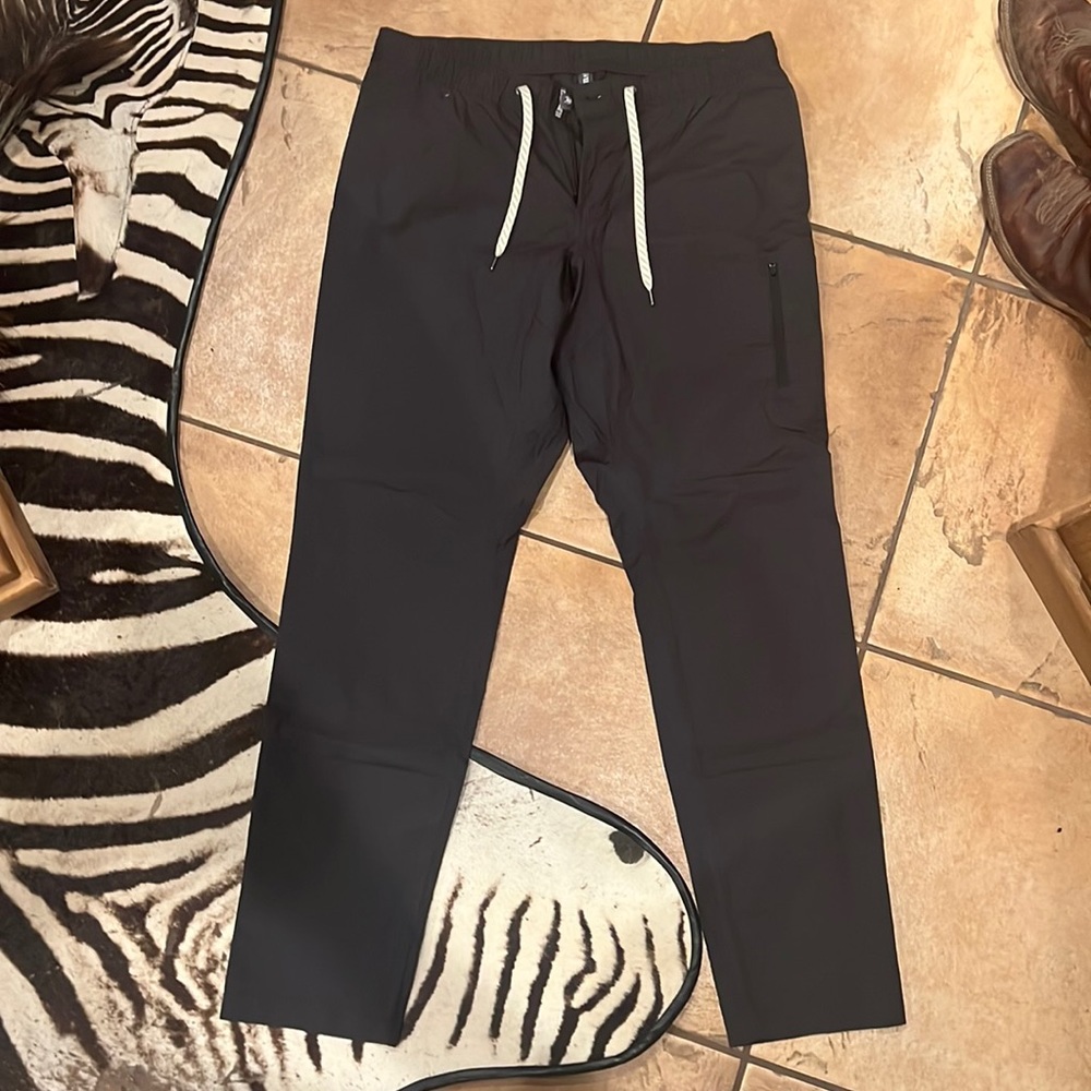 Vuori XL rip stopper black pants. Never worn.